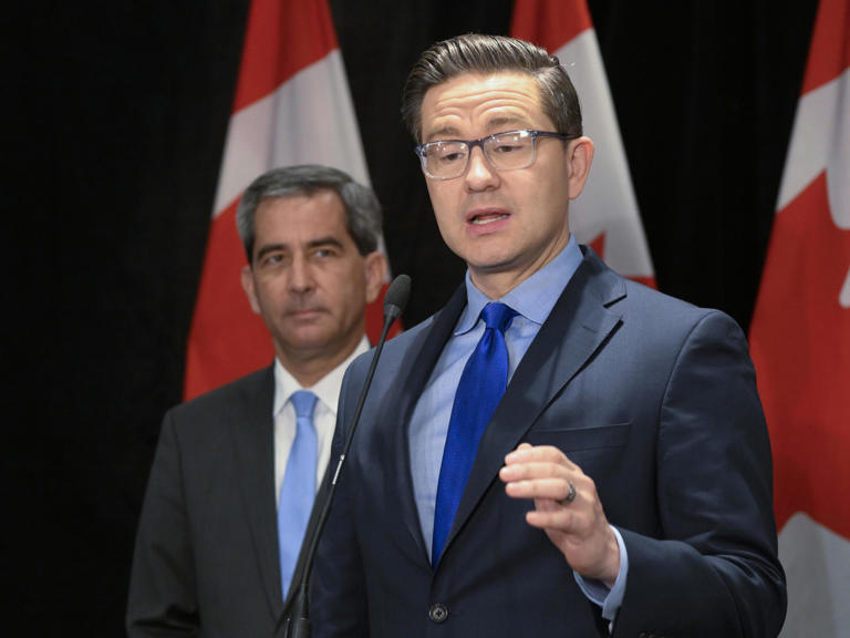 Pierre Poilievre a rencontré les médias à Québec -- © Jacques Boissinot/The Canadian Press