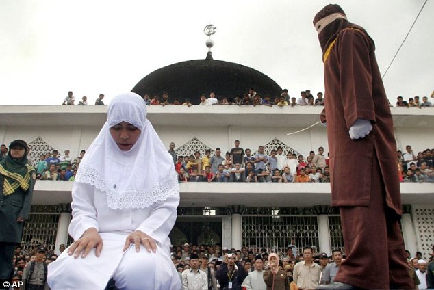 indonesie-musulmane-victime-de-viol-collectif-fouettee.png