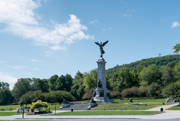 statue-de-l-ange-du-mont-royal-a-montreal.jpg