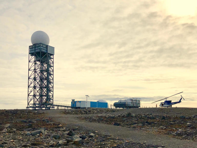 © Raytheon Canada Limited -- Une station de radars du Système d’alerte du Nord sur la Terre de Baffin, au Nunavut