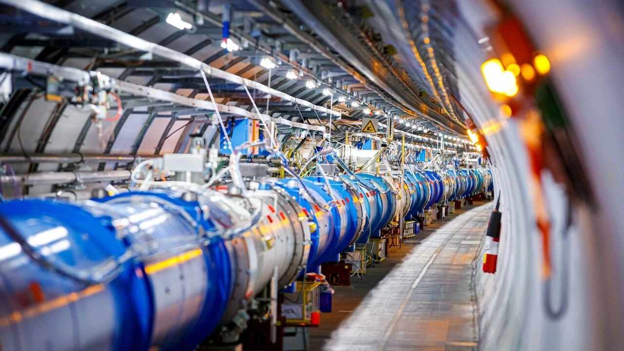Le LHC du CERN, plus grand accélérateur de particules au monde, pris en photo lors d'un arrêt technique, le 6 février 2020 VALENTIN FLAURAUD AFP/Archives