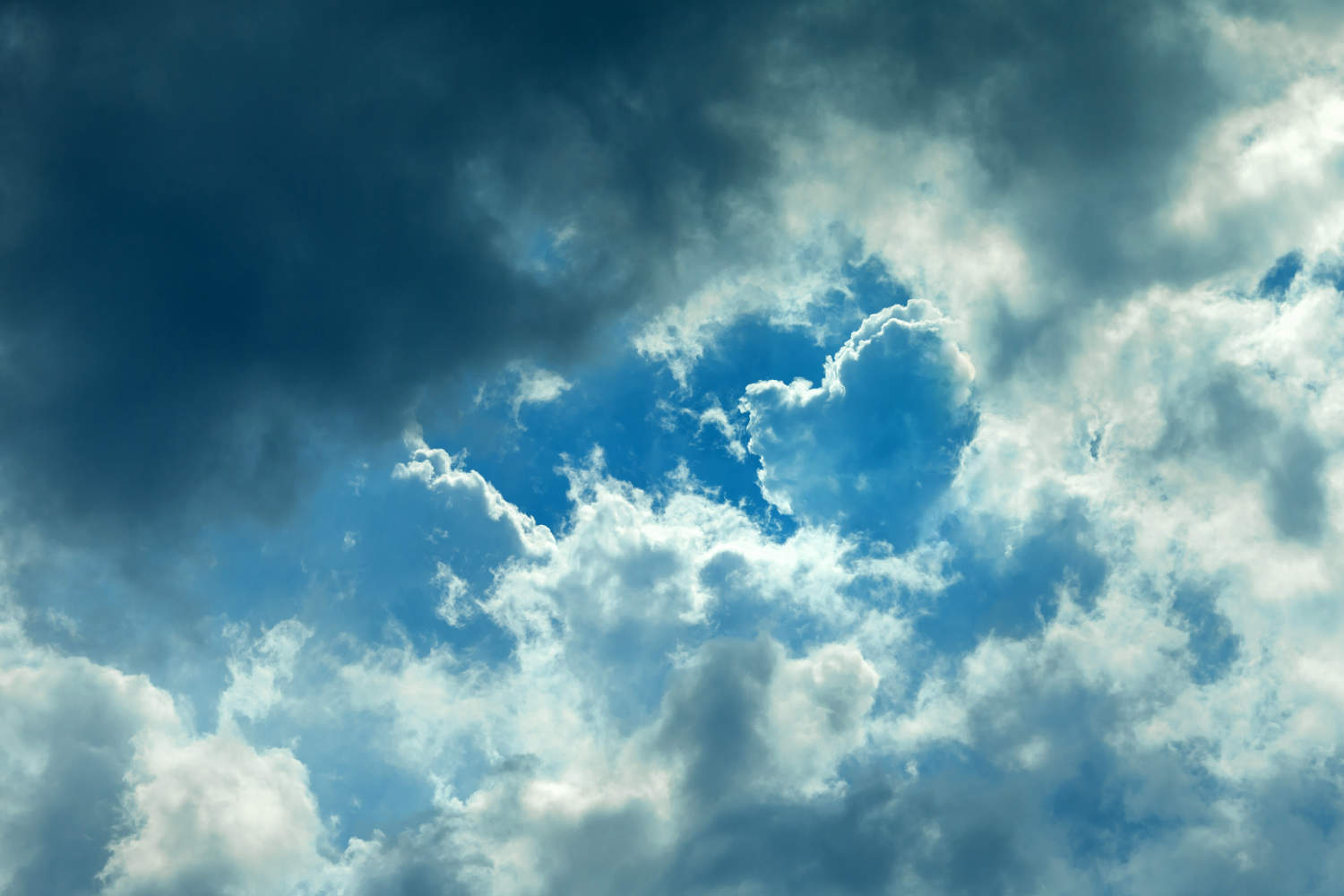 ciel-divin-avec-un-coeur.jpg