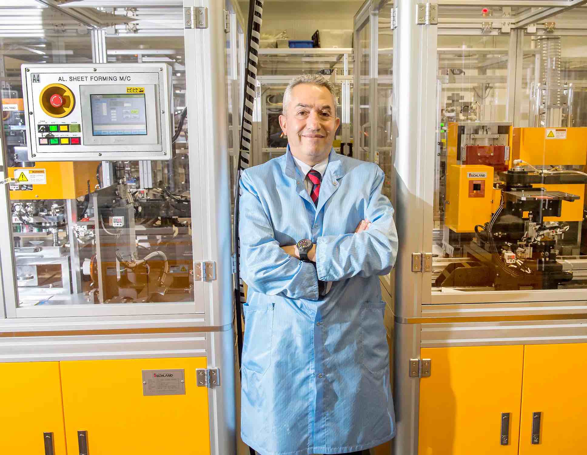 PHOTO PIERRE-PAUL POULIN -- Karim Zaghib, un génie des batteries, en avril 2018, alors qu’il était le DG du Centre d’excellence en électrification des transports et en stockage d’énergie d’Hydro-Québec.