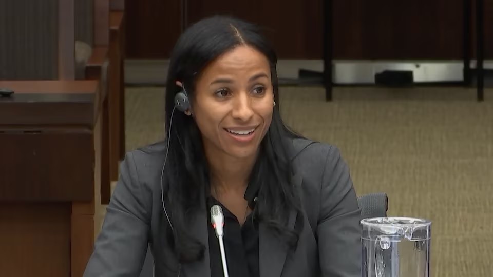 La présidente de Pfizer Canada, Najah Sampson, témoignait jeudi soir, devant le comité parlementaire. -- PHOTO: RADIO-CANADA