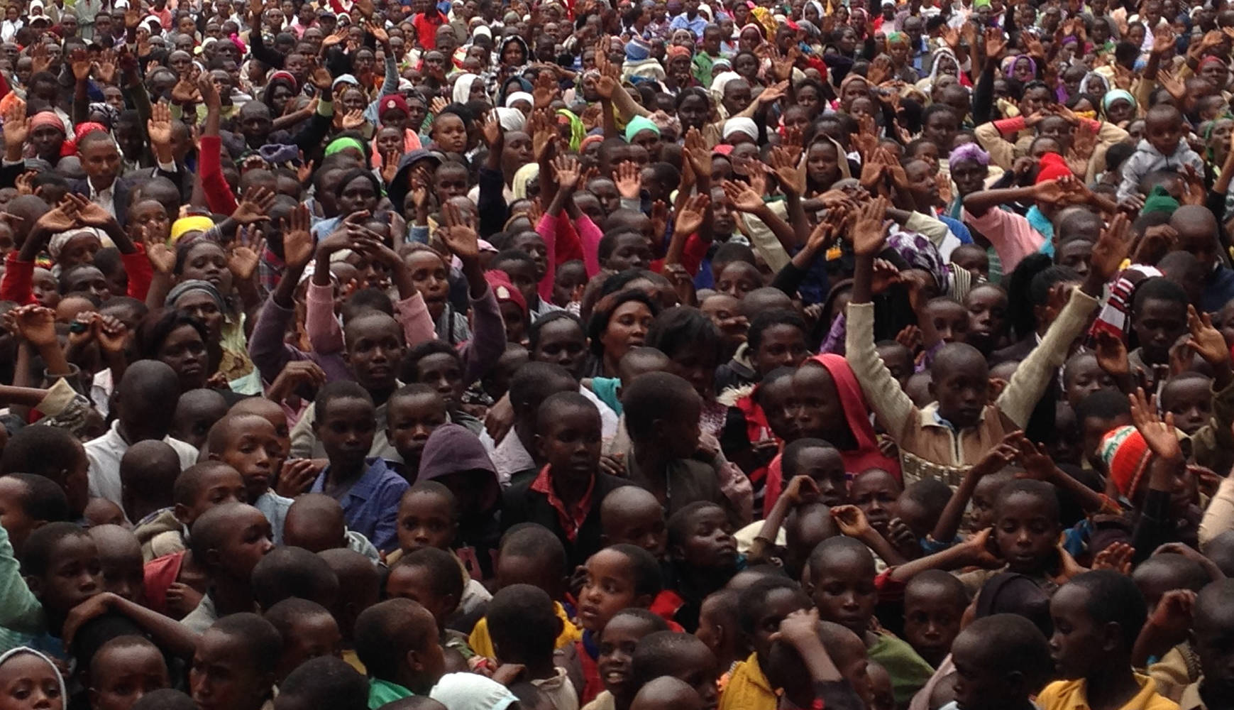 une-foule-au-kenya.jpg