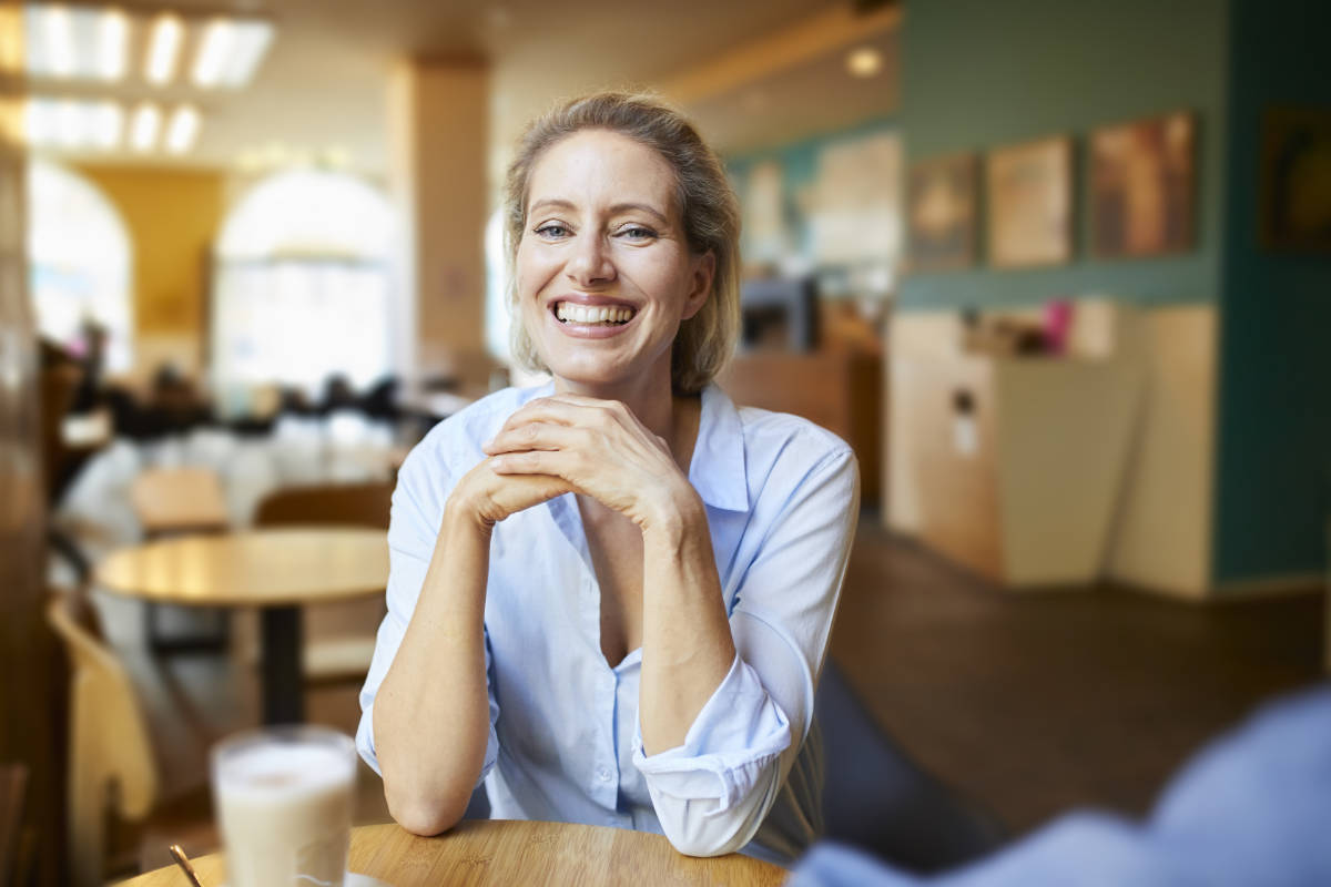 femme-radieuse-et-heureuse.jpg