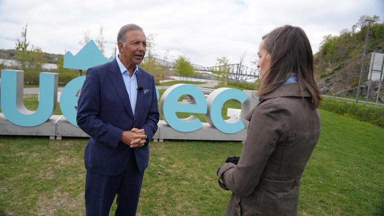 Sam Hamad en entrevue au quai des Cageux -- © /Radio-Canada