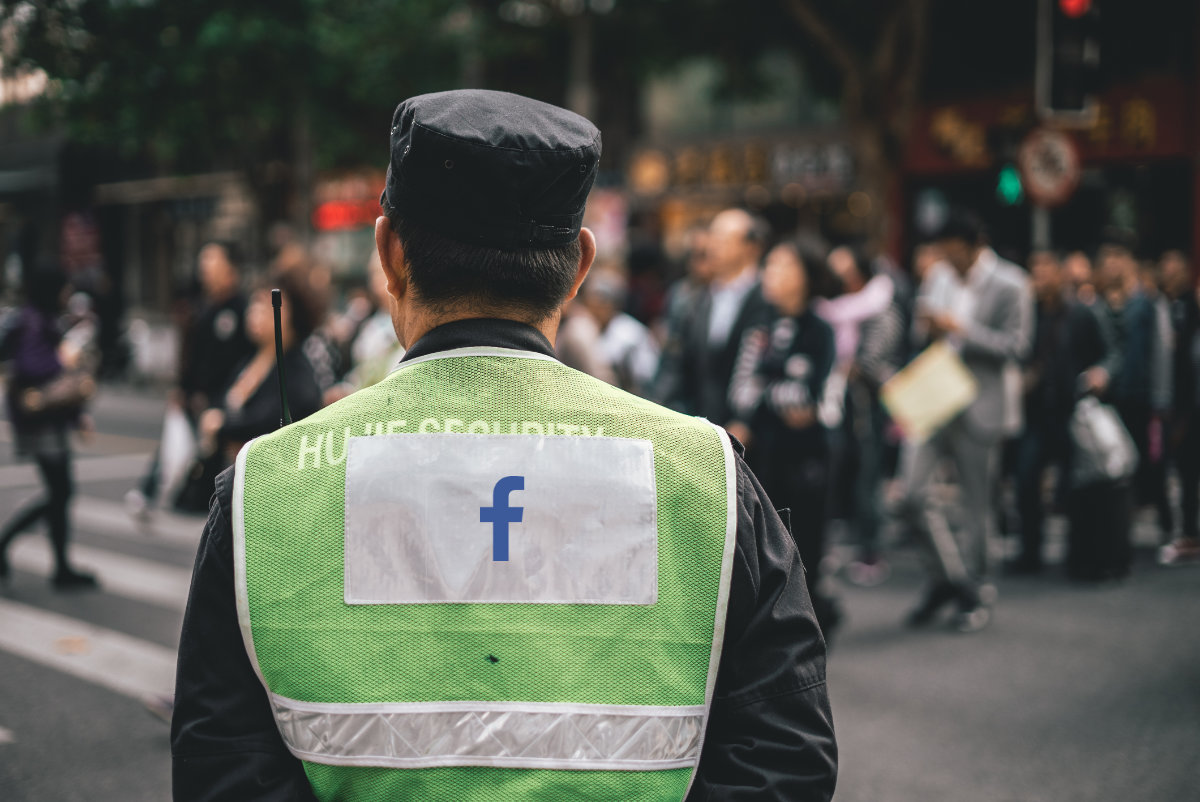 policier-en-chine-avec-le-logo-de-facebook.jpg