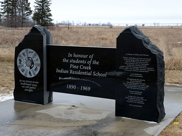 Monument commémoratif du pensionnat de Pine Creek (avril 2019) -- Source: George Penner