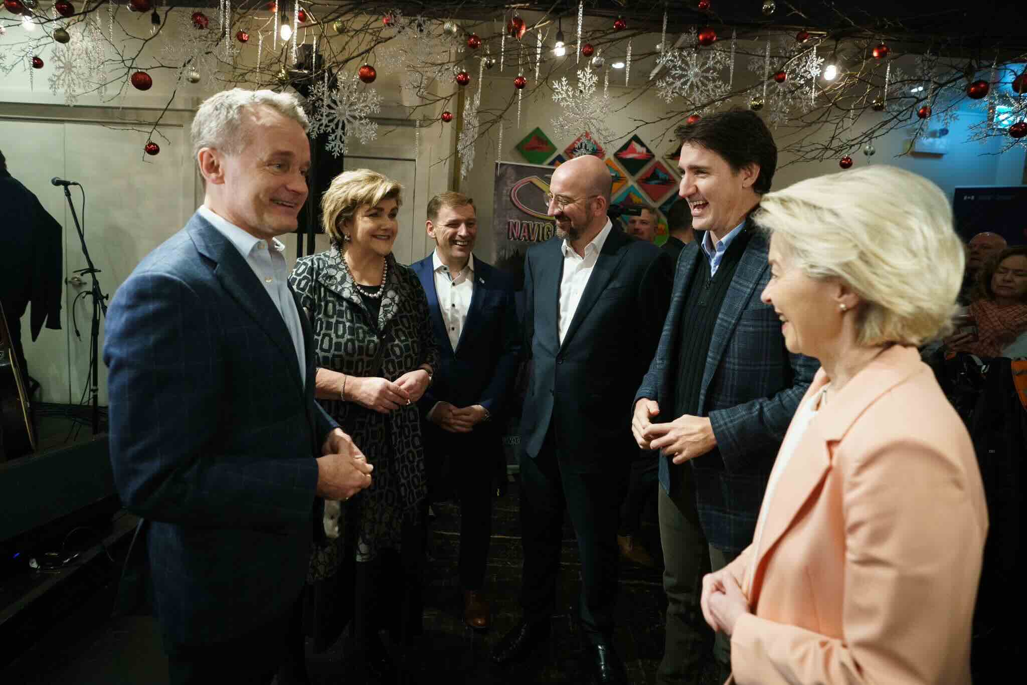 justin-trudeau-qui-rit-avec-ursula-von-der-leyen.jpg