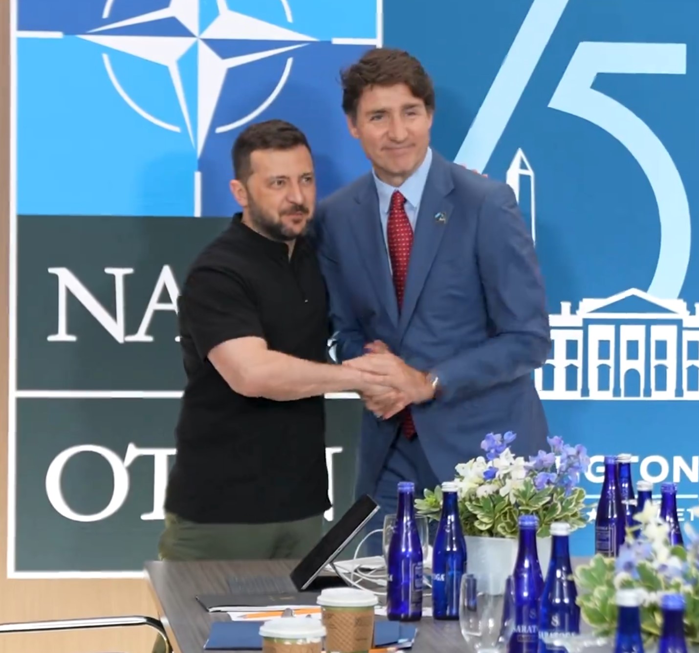 justin-qui-continue-de-venerer-le-bandit-volodymyr-zelensky.jpg