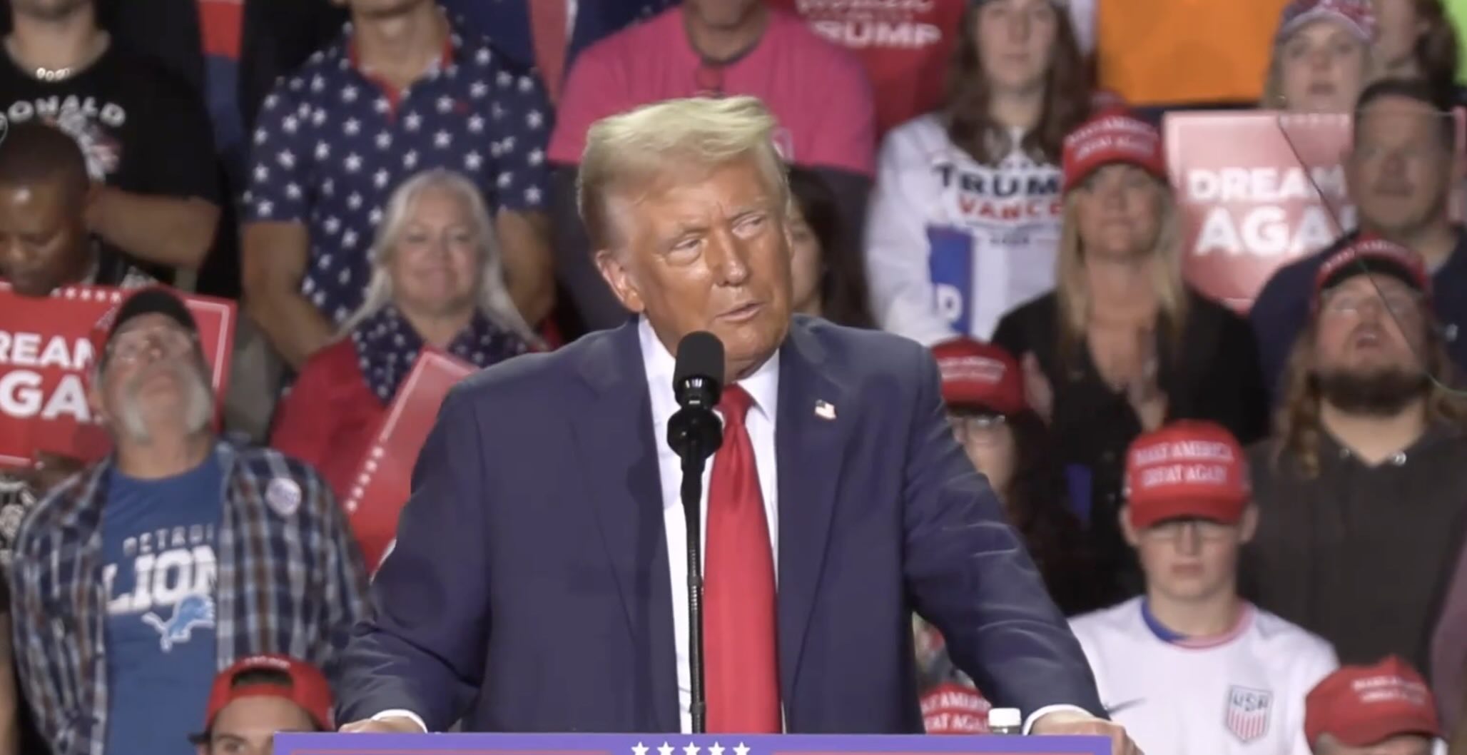 donald-trump-dans-son-dernier rallye-avant-le-vote-du-5-novembre-2024.jpeg