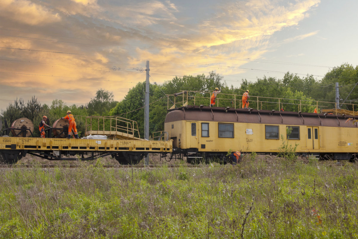 travailleurs-sur-un-chantier-ferroviaire-au-canada.jpg