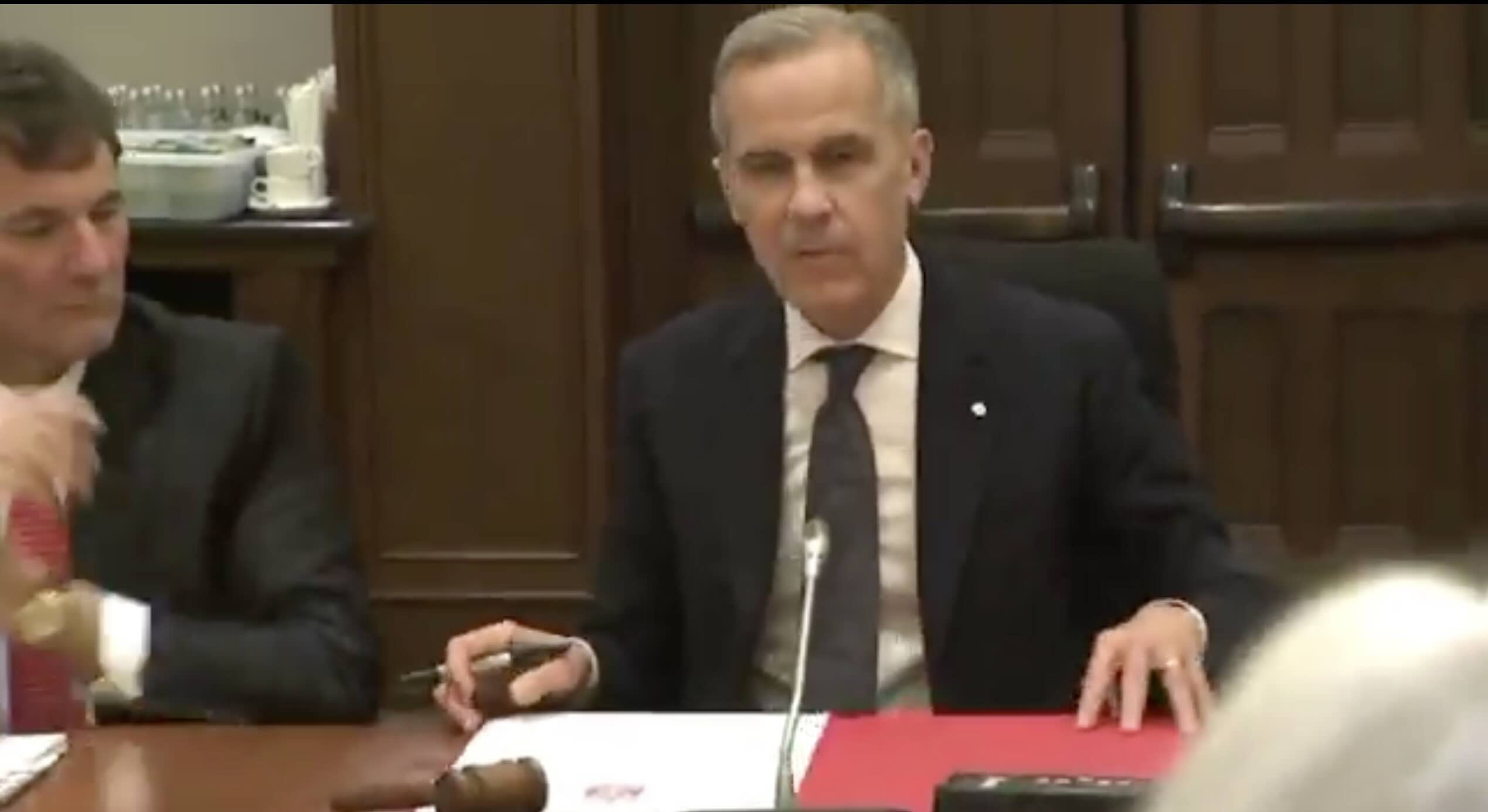 mark-carney-et-sa-modification-a-la-taxe-carbone.jpeg