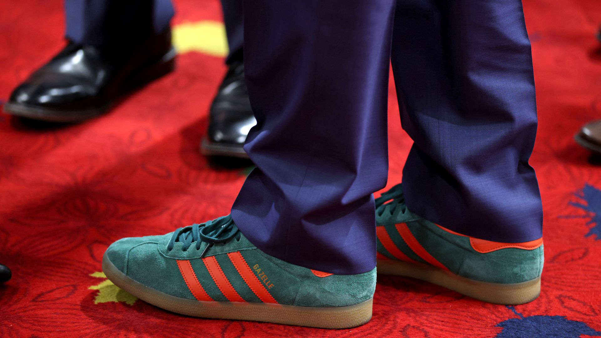 les-espadrilles-gaxelle-de-justin-trudeau.jpeg