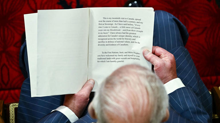 Le roi Charles III lit le discours du Trône pour lancer la 45e législature du Parlement du Canada. © BEN STANSALL/Reuters