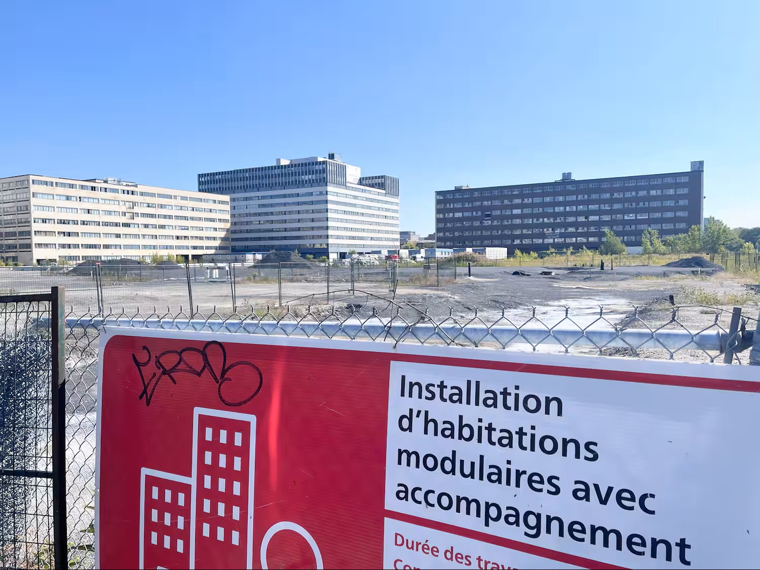 Des habitations modulaires pouvant accueillir 30 personnes devraient être installées prochainement sur le site Louvain Ouest. Photo DOMINIQUE CAMBRON-GOULET
