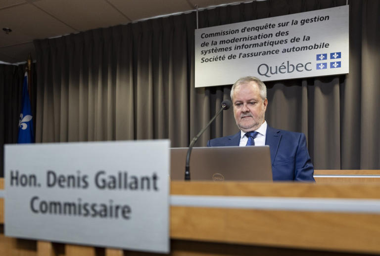 Le commissaire Denis Gallant qui enquête sur le projet SAAQclic, à l'ouverture de ses audiences le jeudi 24 avril 2025, à Montréal. LA PRESSE CANADIENNE/Christinne Muschi -- © La Presse Canadienne