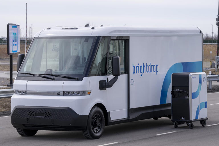 Archives - Une fourgonnette électrique BrightDrop circule à Oshawa, en Ontario, le 4 avril 2022. General Motors a annoncé mardi qu'il met fin à la production de la fourgonnette électrique BrightDrop à Ingersoll, en Ontario. LA PRESSE CANADIENNE/Frank Gunn -- © La Presse Canadienne
