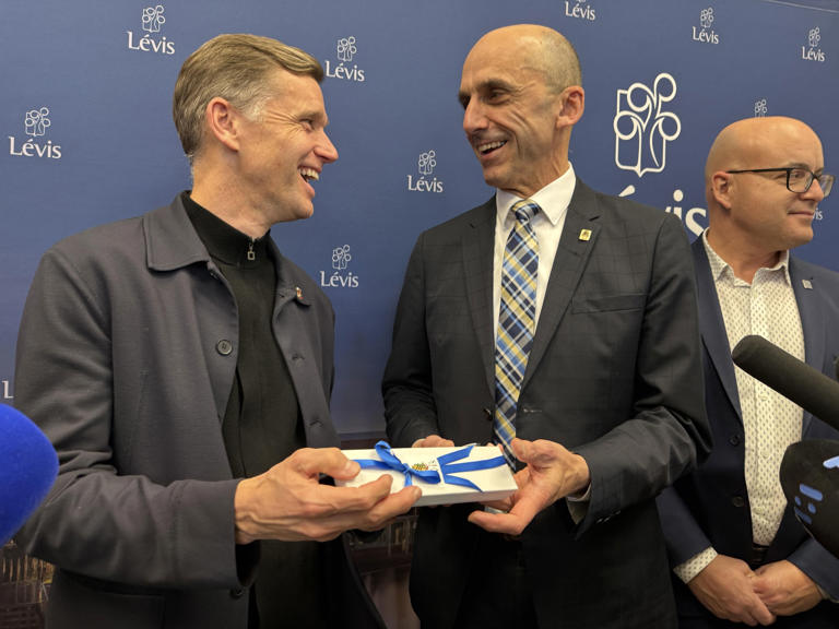 Les maires de Québec et de Lévis, Bruno Marchand et Steven Blaney.-- © /Radio-Canada