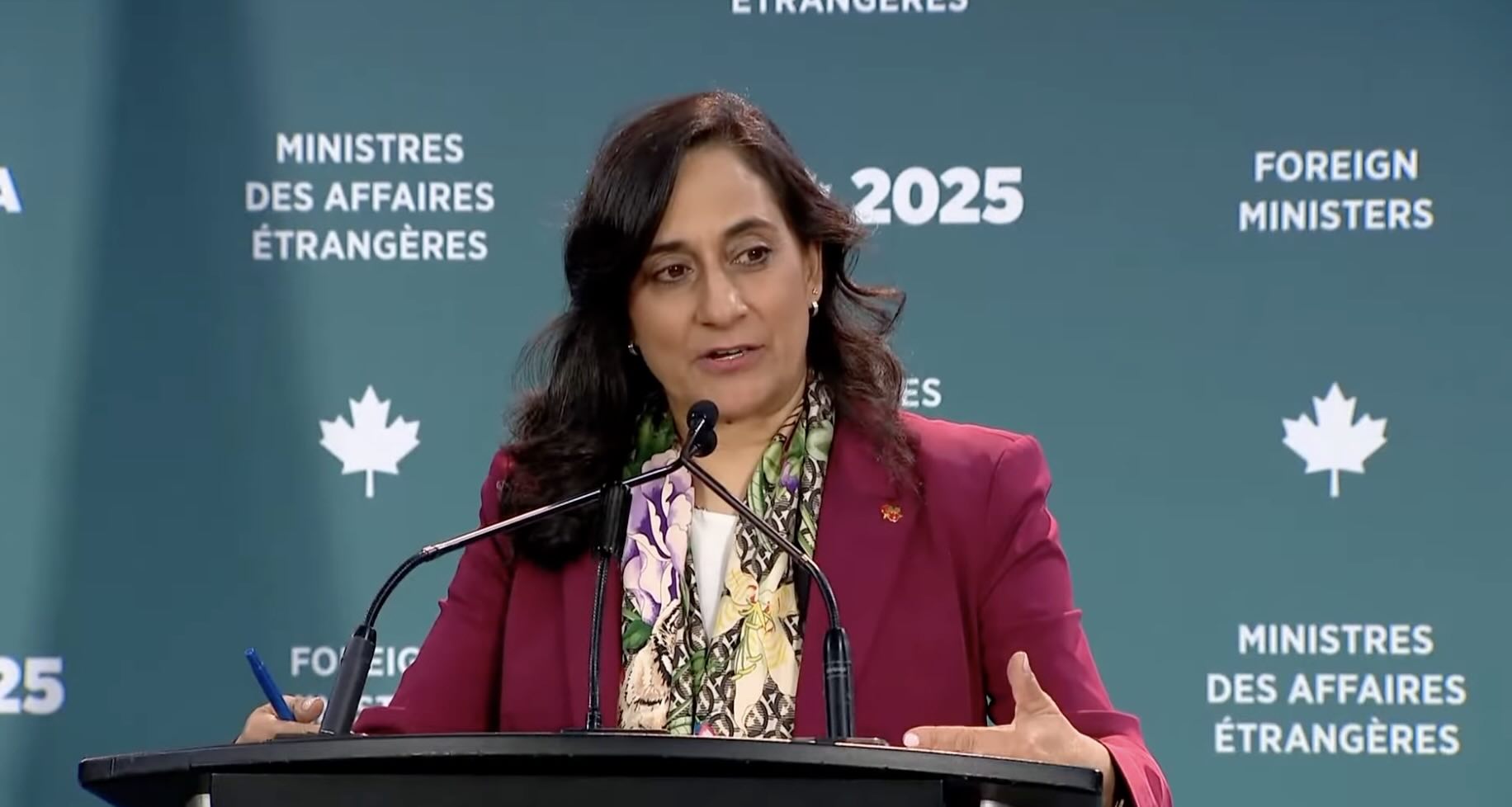 La ministre des Affaires étrangères du Canada, Anita Anand, s'exprime avant le G7 sur Gaza, le commerce et Marco Rubio, le 11 novembre 2025.<br /><br />Source: https://www.youtube.com/watch?v=CI_SSzggAPs