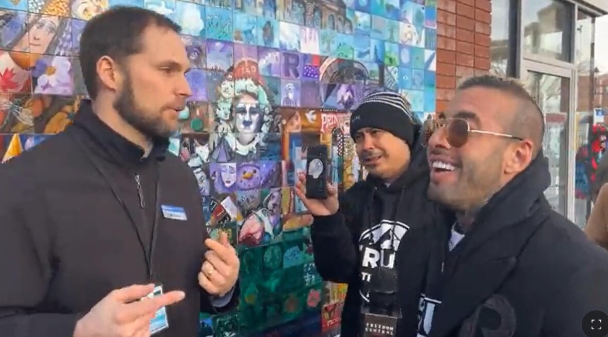 L'urbaniste de la Ville d'Edmonton, Sean Bohle, a été pris à partie par la figure de proue conspirationniste Chris Sky lors d'une manifestation anti-ville 15 minutes. -- Photo: Capture d'écran