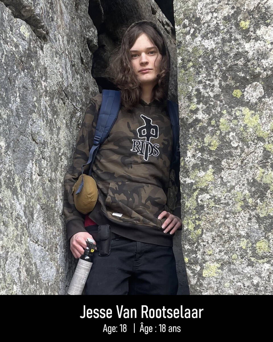 La vraie photo de "Jesse Van Rootselaar", le tueur, via une publication de la GRC.<br /><br />Source: https://rcmp.ca/sites/default/files/styles/gallery_large_1200x1200/public/2026-02/jesse-van-rootselaar.jpg<br /><br />Référence: https://grc.ca/fr/cb/tumbler-ridge/nouvelles/2026/02/4350208