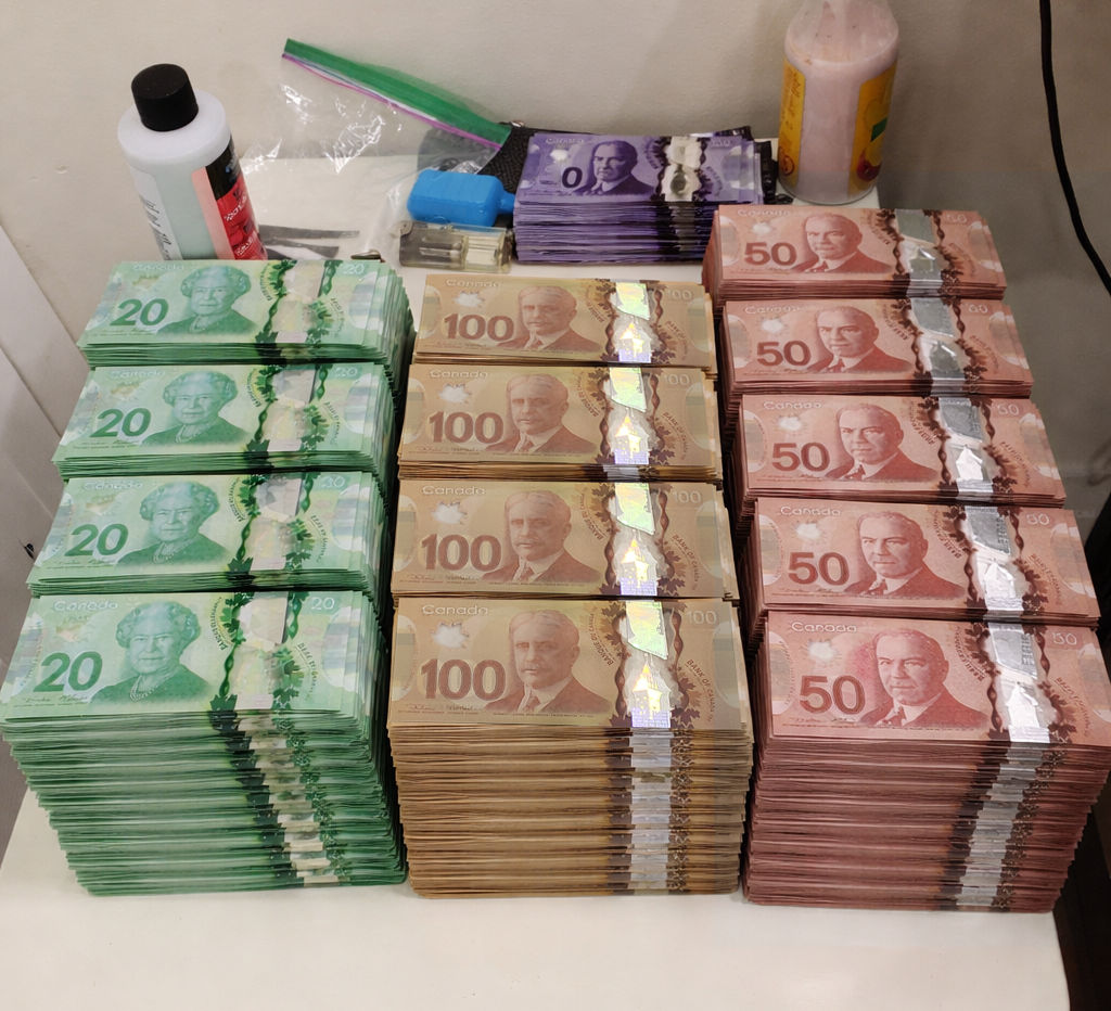 petite-fortune-en-devises-canadiennes.jpg