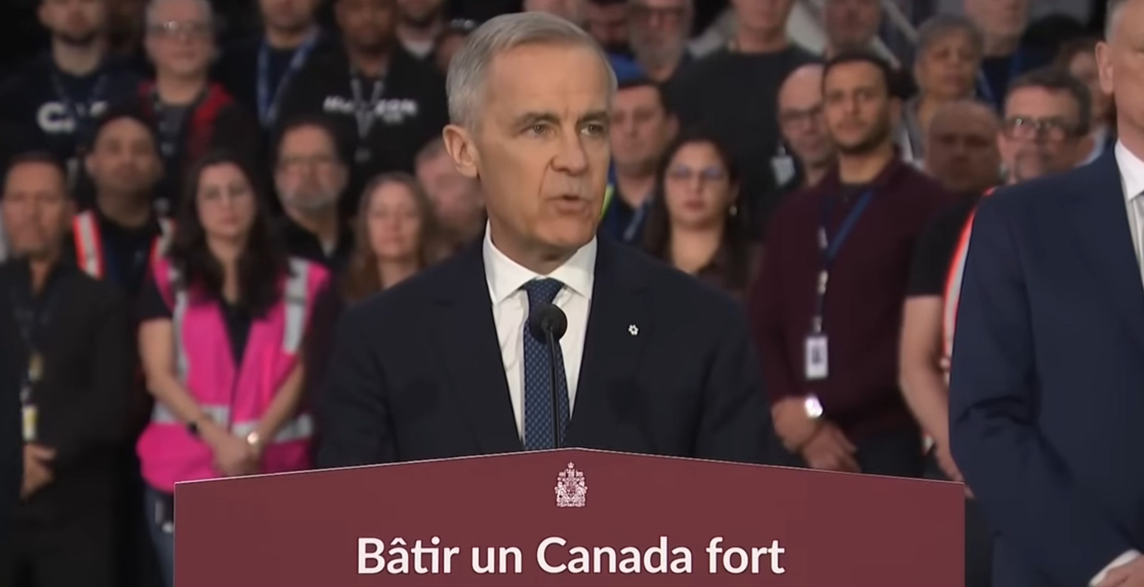 Le 17 février 2026, le mondialiste Mark Carney a détaillé son plan militariste en prétendant “d’abord” défendre les Canadiens mais c’est de l’hypocrisie parce que l’idée est d’enrichir les cercles mondialistes qui se positionnent pour aspirer les fonds publics sous le couvert présenté comme vertueux de manufacturer des armes de destruction et de mort qui ne correspondent aucunement aux valeurs historiques canadiennes mais qui fond l’affaire des mondialistes qui dominent en détruisant, en divisant et en supprimant les intellects, les potentiels, les cohérences et les espoirs, individuels et communs.<br /><br />Source: https://www.youtube.com/watch?v=1HuSC22vwcM