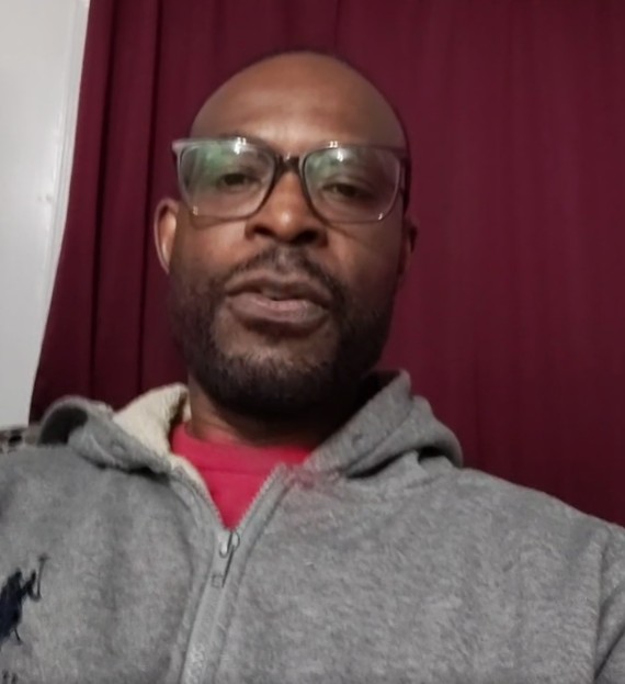 Amalega François Bitondo dans sa vidéo du 10 avril 2026<br /><br />Source: https://www.facebook.com/amalega.francois.2025/videos/1643472333639073