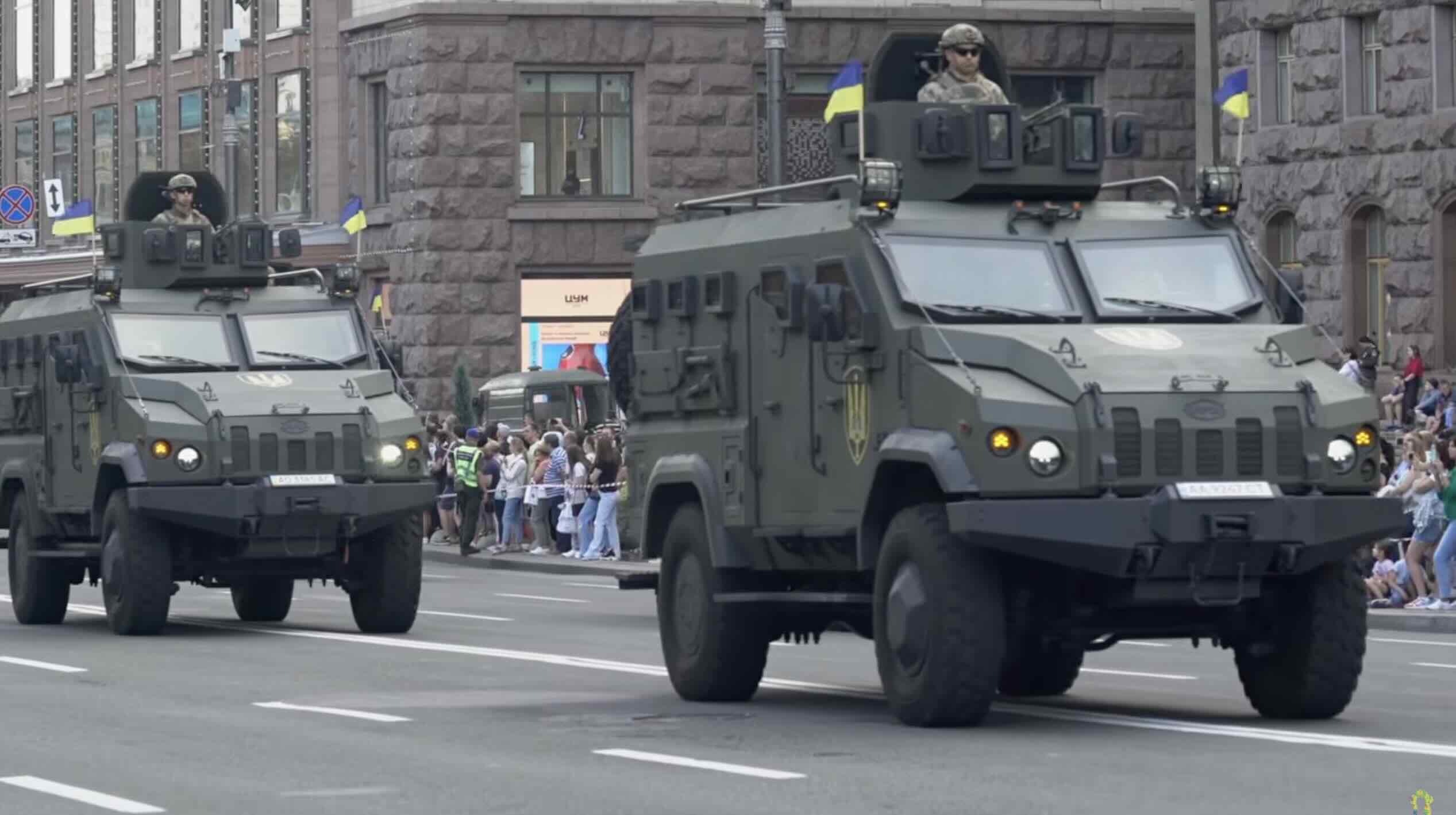vehicules-militaires-pour-l-ukraine.jpeg