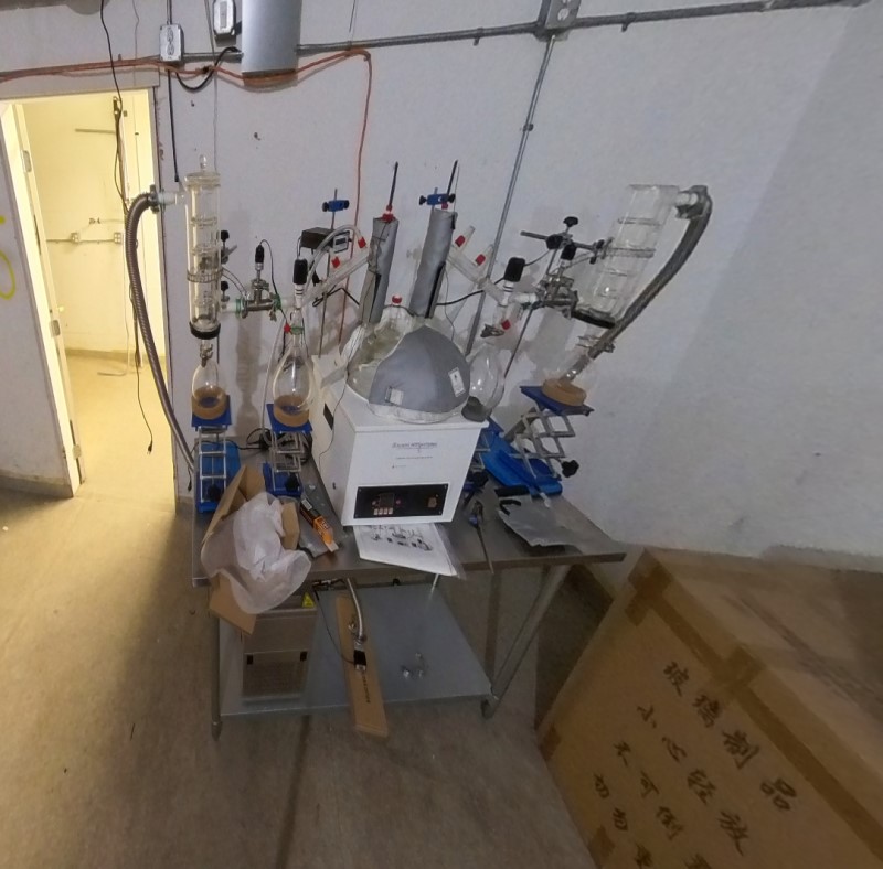 equipement-pour-fabriquer-le-fentanyl.jpg