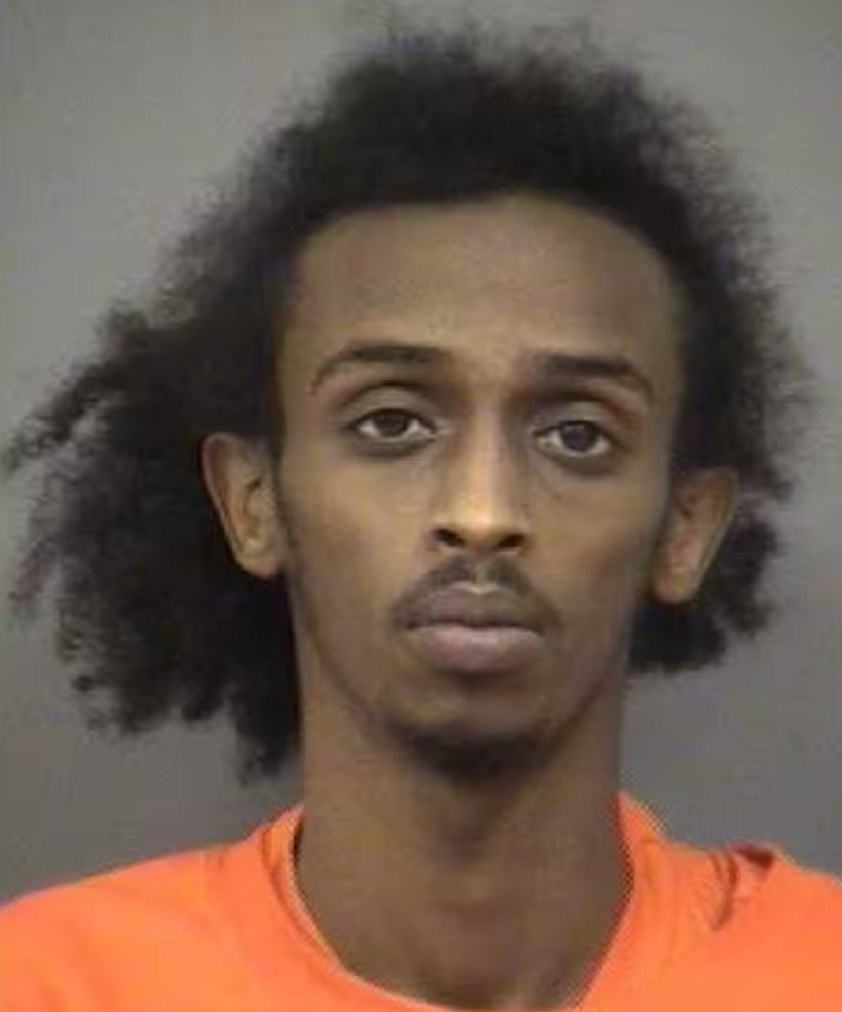 Mahad Farrah est accusé des meurtres de Jade Racette-Beaulieu et de sa grand-mère Huguette Maranda-Racette. Photo fournie par la police régionale de Peel