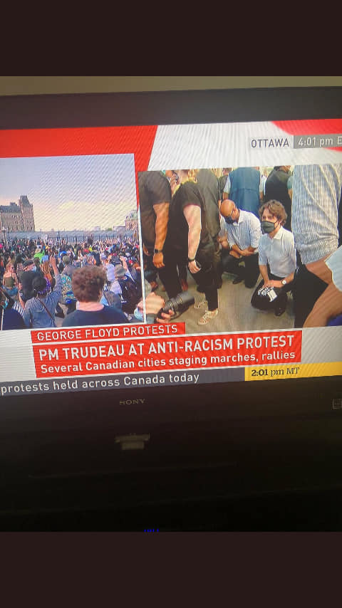 trudeau-a-genou-a-un-rassemblement-anti-racisme.jpg