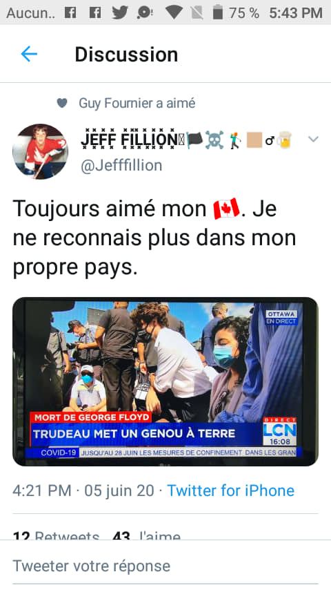 trudeau-met-un-genou-a-terre.jpg