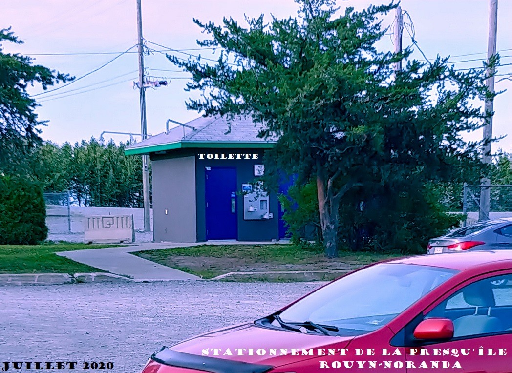 toilette-pres-du-lac-osisko.jpg