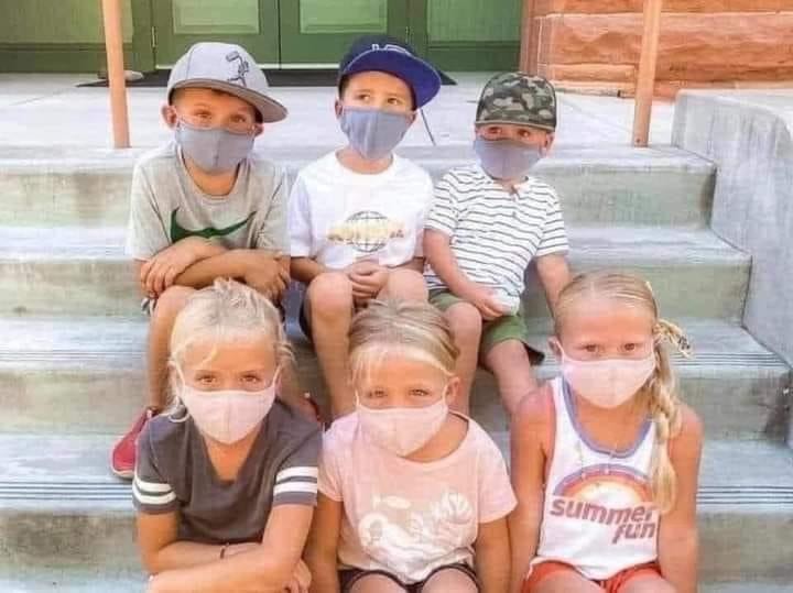 enfants-devenus-anonymes-avec-un-masque.jpg