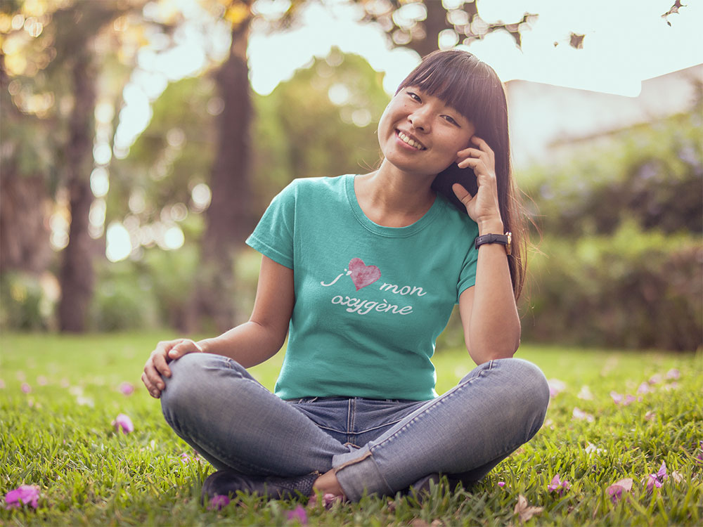 jeune-femme-avec-son-t-shirt-j-aime-mon-oxygene.jpg