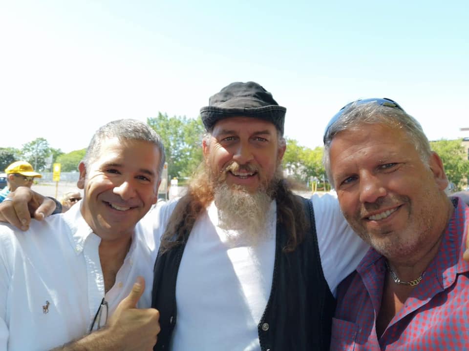 Alexis Cossette-Trudel, Steeve L'Artiss Charland et Dan Pilon, merci à Suzie Thivierge pour la photo: https://www.facebook.com/photo.php?fbid=10158651092249637&amp;set=p.10158651092249637&amp;type=3