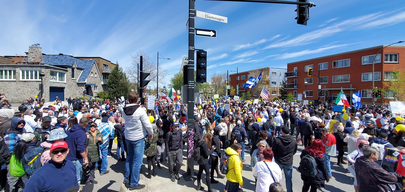 foule-a-une-intersection-le-1er-mai-2021-par-james-dilinger.jpg