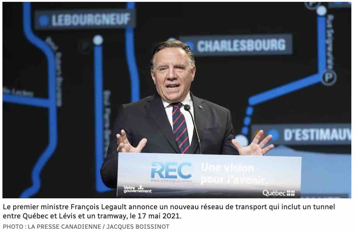 Le premier ministre François Legault annonce un nouveau réseau de transport qui inclut un tunnel entre Québec et Lévis et un tramway, le 17 mai 2021.<br /><br />PHOTO : LA PRESSE CANADIENNE / JACQUES BOISSINOT