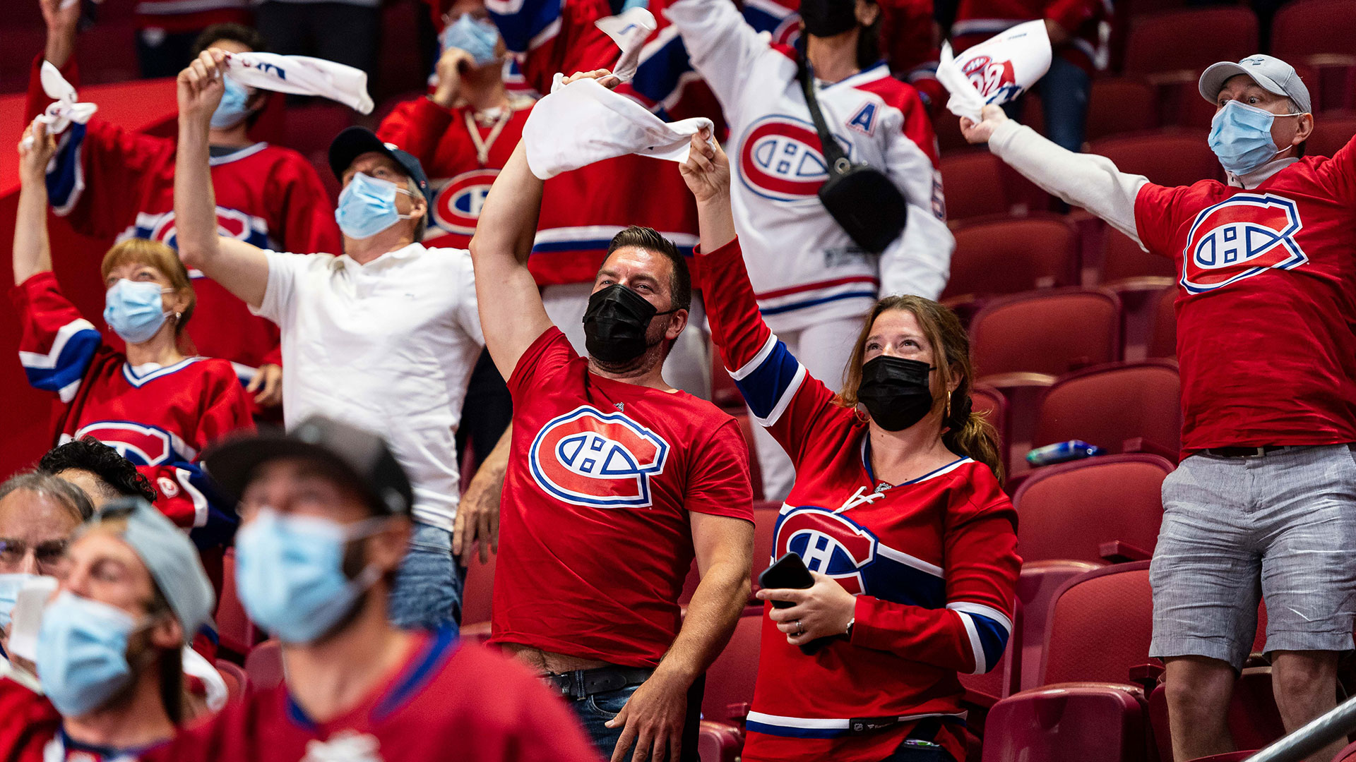 fans-masques-des-habs-a-montreal.jpg
