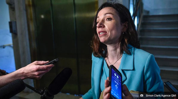 martine-ouellet-n-est-pas-une-marionnette.jpg