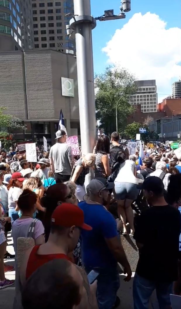 pres-de-la-place-desjardins-pendant-la-marche-par-jean-villeneuve.JPG