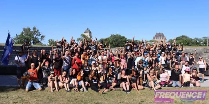 photo-de-groupe-du-sit-in-quebec.jpg