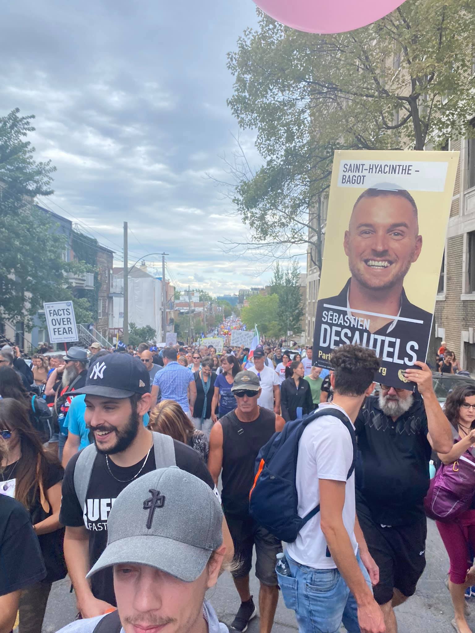bara-barbs-a-montreal-pour-la-marche-du-11-septembre-2021-8.jpg
