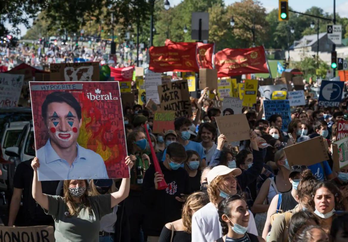 manifestants-a-la-marche-pour-le-climat-du-24-septembre-2021-a-montreal.JPG