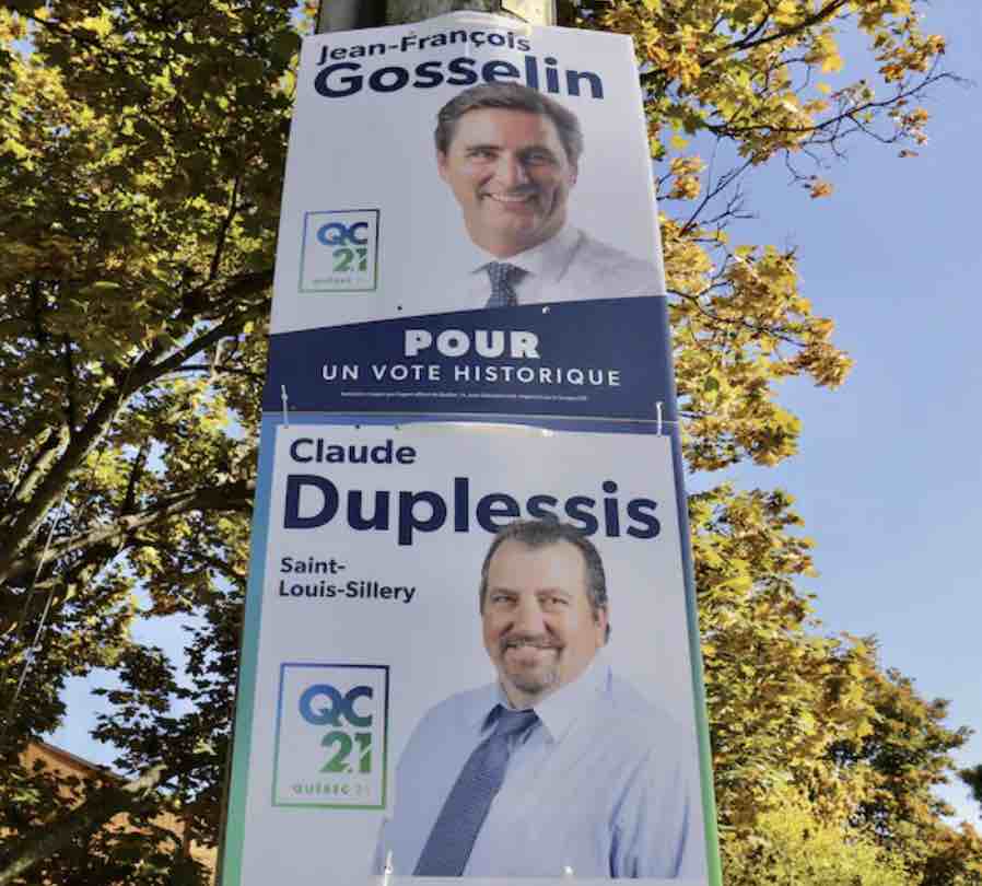 Le candidat de Québec 21, Claude Duplessis, a conseillé le chef du parti, Jean-François Gosselin. -- PHOTO : RADIO-CANADA / CARL BOIVIN