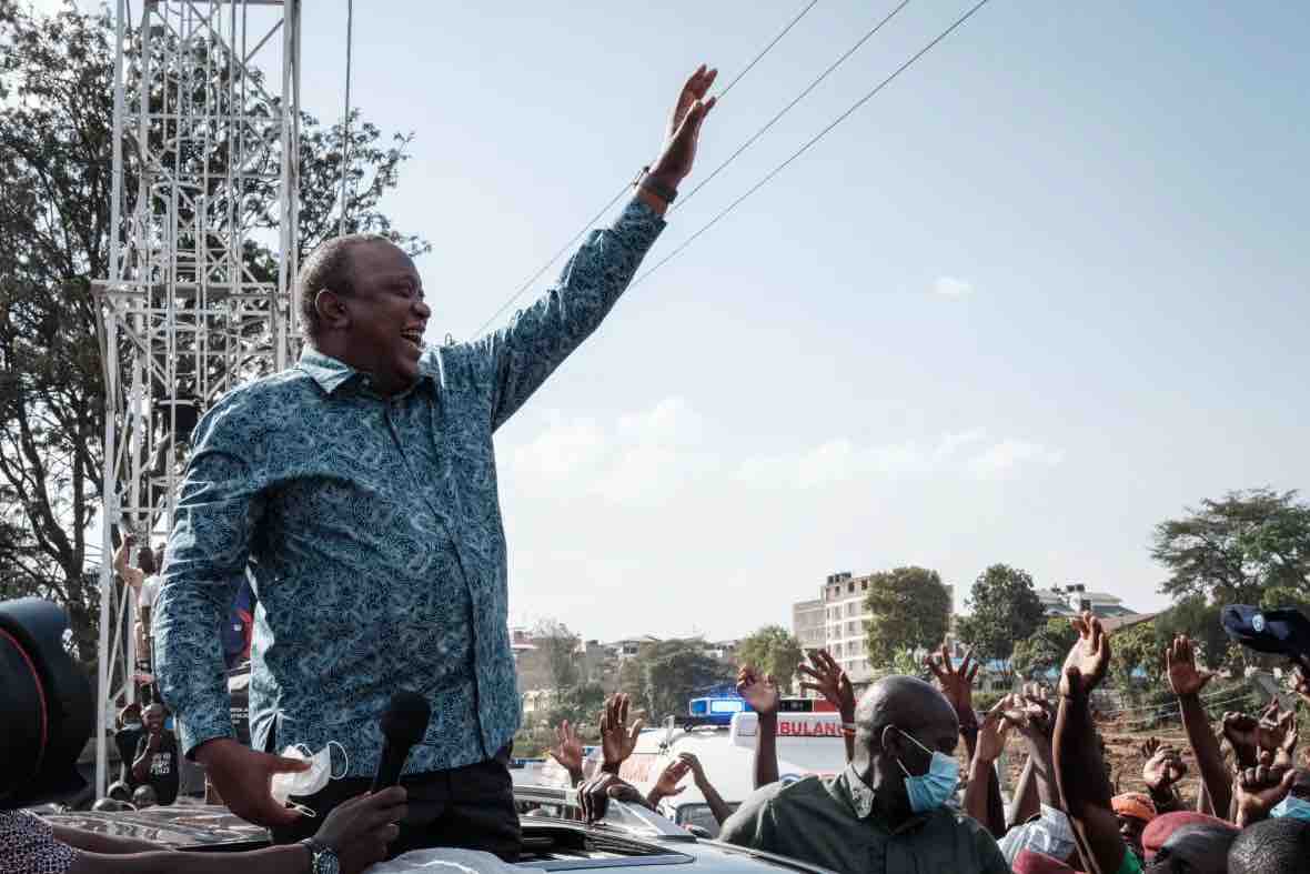 Le président kenyan Uhuru Kenyatta a déclaré à un intervieweur en 2018 que &quot;les biens de chaque fonctionnaire doivent être déclarés publiquement&quot;. Lui-même, cependant, semble avoir été une exception. (Yasuyoshi CHIBA/AFP/Getty Images)