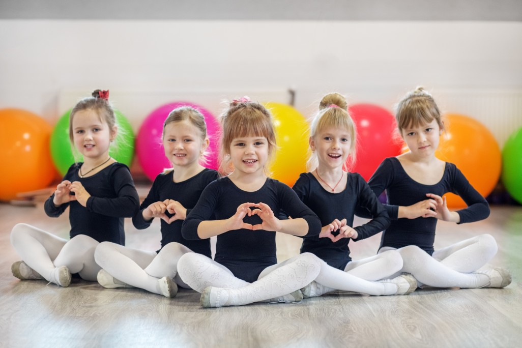 dance-children-group-gymnastics-collective-training-dance-class-occupation-school-hobby-ballet-ballet_t20_GJppK6.jpg